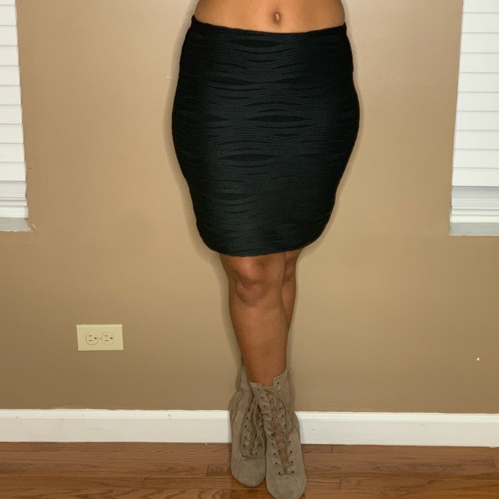 Black Detailed fitted skirt